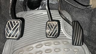 Used 2011 Maruti Suzuki Wagon R 1.0 [2010-2019] LXi Petrol Manual interior PEDALS VIEW