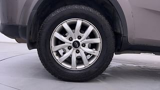 Used 2017 Mahindra XUV500 [2015-2018] W10 AWD AT Diesel Automatic tyres RIGHT REAR TYRE RIM VIEW