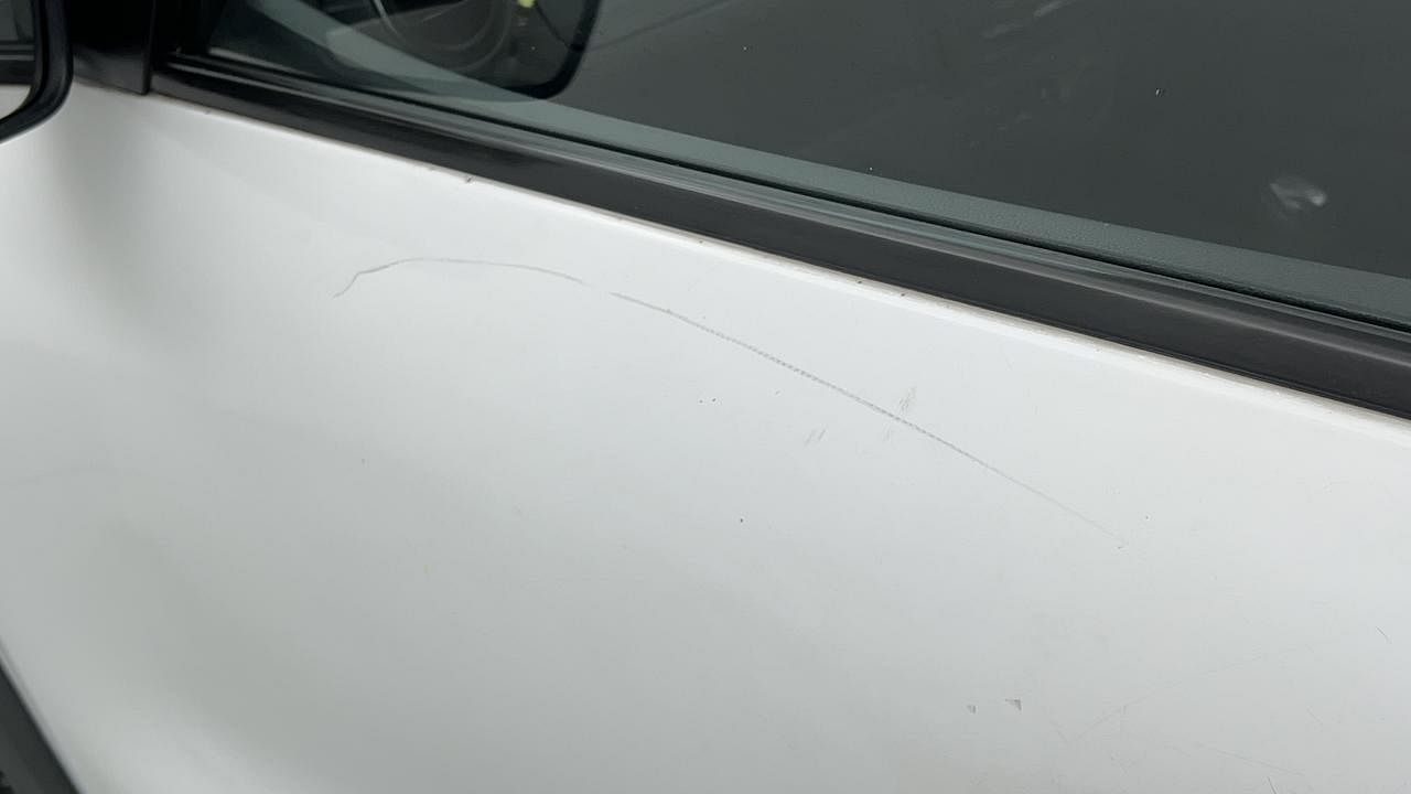 Used 2016 Renault Kwid [2015-2019] RXT Petrol Manual dents MINOR DENT
