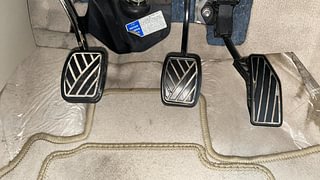 Used 2017 Maruti Suzuki Dzire [2017-2020] VXI Petrol Manual interior PEDALS VIEW