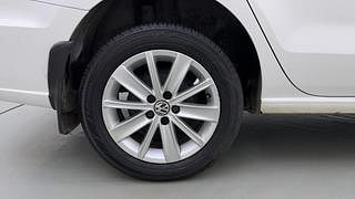 Used 2016 Volkswagen Vento [2015-2019] Highline Petrol AT Petrol Automatic tyres RIGHT REAR TYRE RIM VIEW