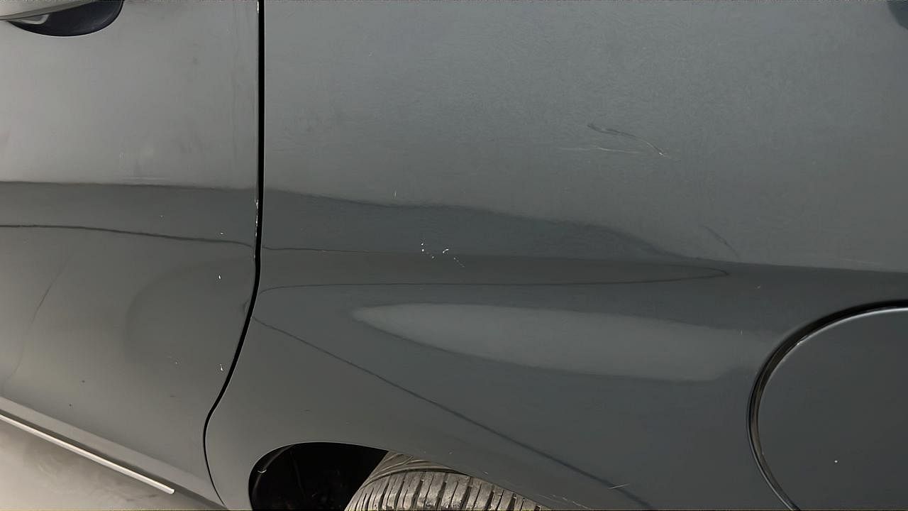 Used 2018 Mahindra Marazzo M6 Diesel Manual dents MINOR SCRATCH