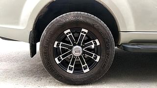 Used 2017 Tata Safari Storme [2015-2019] 2.2 VX 4x2 Varicor400 Diesel Manual tyres RIGHT REAR TYRE RIM VIEW