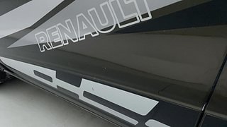 Used 2017 Renault Kwid [2015-2019] 1.0 RXT AMT Petrol Automatic dents MINOR DENT