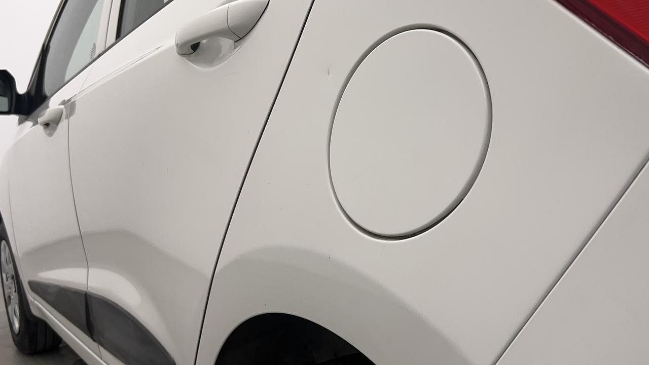 Used 2016 Hyundai Grand i10 [2013-2017] Sportz 1.2 Kappa VTVT Petrol Manual dents MINOR DENT