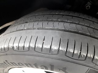 Used 2016 Volkswagen Vento [2015-2019] Highline Diesel AT Diesel Automatic tyres LEFT FRONT TYRE TREAD VIEW