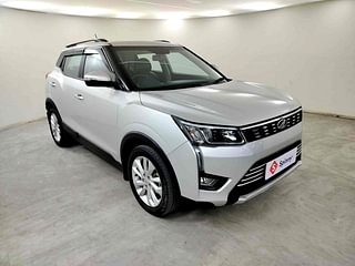 Used 2020 Mahindra XUV 300 W8 Petrol Petrol Manual exterior RIGHT FRONT CORNER VIEW