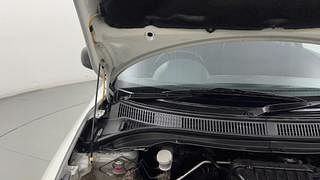 Used 2011 Maruti Suzuki Swift [2007-2011] LXi Petrol Manual engine ENGINE RIGHT SIDE HINGE & APRON VIEW