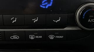 Used 2015 Hyundai Elite i20 [2014-2018] Asta 1.2 Petrol Manual top_features Rear defogger