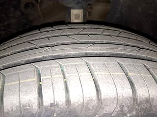 Used 2019 Skoda Octavia [2017-2019] 1.8 TSI AT L K Petrol Automatic tyres RIGHT FRONT TYRE TREAD VIEW