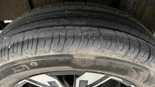 Used 2021 Renault Kiger RXZ AMT Dual Tone Petrol Automatic tyres RIGHT REAR TYRE TREAD VIEW
