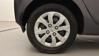 Used 2015 Hyundai Eon [2011-2018] Sportz Petrol Manual tyres RIGHT REAR TYRE RIM VIEW