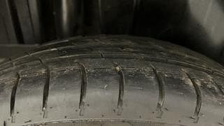 Used 2015 Maruti Suzuki Swift [2011-2017] VXi Petrol Manual tyres RIGHT REAR TYRE TREAD VIEW