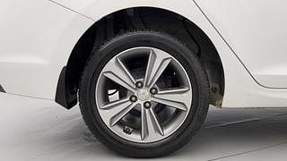 Used 2018 Hyundai Verna [2017-2020] 1.6 VTVT SX Petrol Manual tyres RIGHT REAR TYRE RIM VIEW