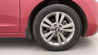 Used 2017 Hyundai Elantra [2016-2022] 2.0 SX MT Petrol Manual tyres RIGHT FRONT TYRE RIM VIEW