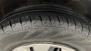 Used 2021 Maruti Suzuki Swift [2017-2021] VXI AMT Petrol Automatic tyres RIGHT FRONT TYRE TREAD VIEW