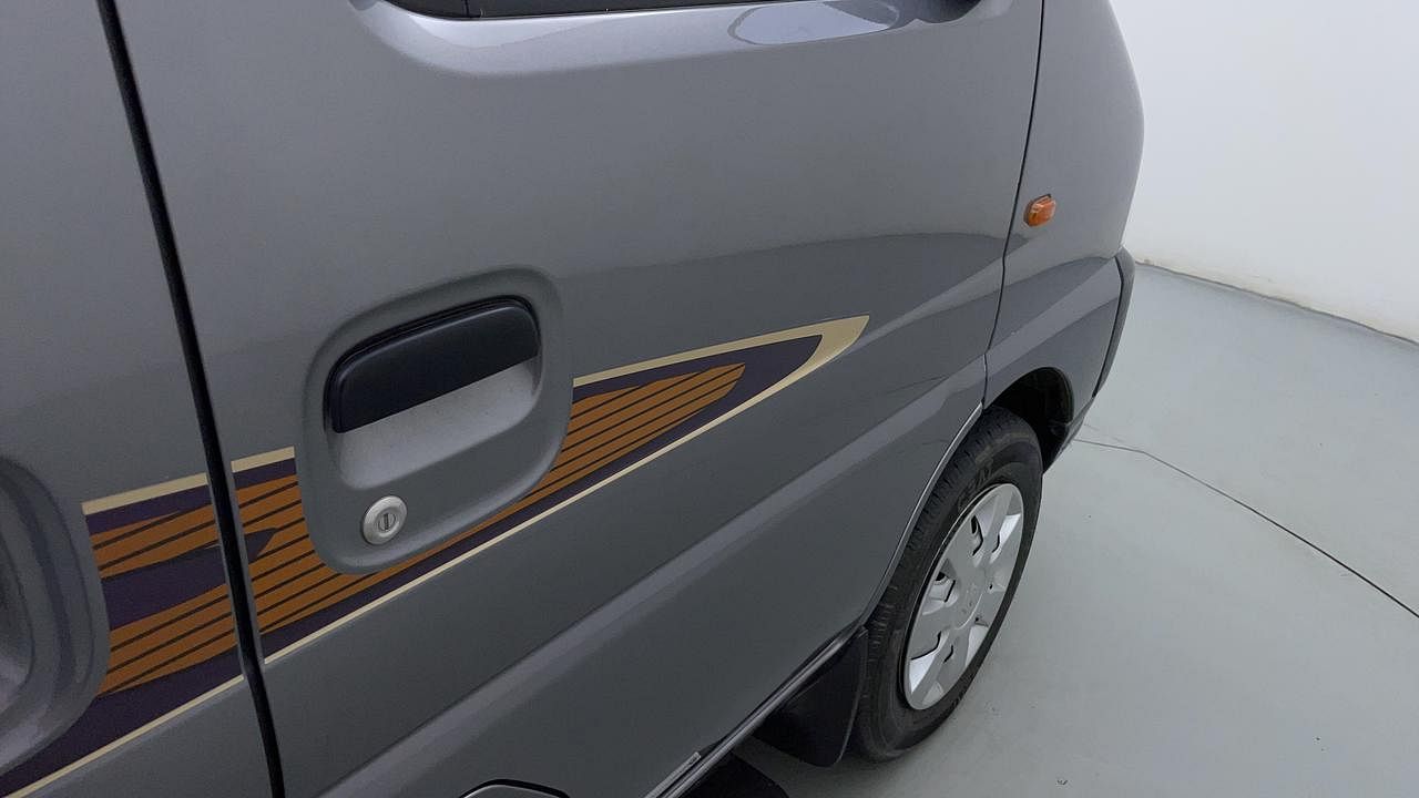Used 2021 Maruti Suzuki Eeco STD 7 STR Petrol Manual dents MINOR SCRATCH