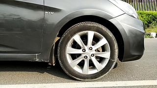 Used 2013 Hyundai Verna [2011-2015] Fluidic 1.6 VTVT SX Petrol Manual tyres RIGHT FRONT TYRE RIM VIEW