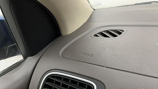 Used 2016 Volkswagen Vento [2015-2019] Highline Petrol AT Petrol Automatic top_features Airbags