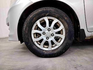 Used 2015 Honda Amaze [2013-2016] 1.2 VX AT i-VTEC Petrol Automatic tyres LEFT FRONT TYRE RIM VIEW