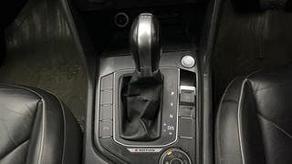 Used 2018 Volkswagen Tiguan [2017-2020] Highline TDI Diesel Automatic interior GEAR  KNOB VIEW