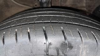 Used 2015 Hyundai Creta [2015-2018] 1.6 SX Plus Dual Tone Petrol Petrol Manual tyres RIGHT FRONT TYRE TREAD VIEW