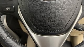 Used 2018 Toyota Yaris [2018-2021] VX CVT Petrol Automatic top_features Airbags