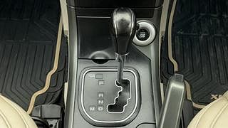 Used 2018 Mahindra XUV500 [2015-2018] W10 AT Diesel Automatic interior GEAR  KNOB VIEW