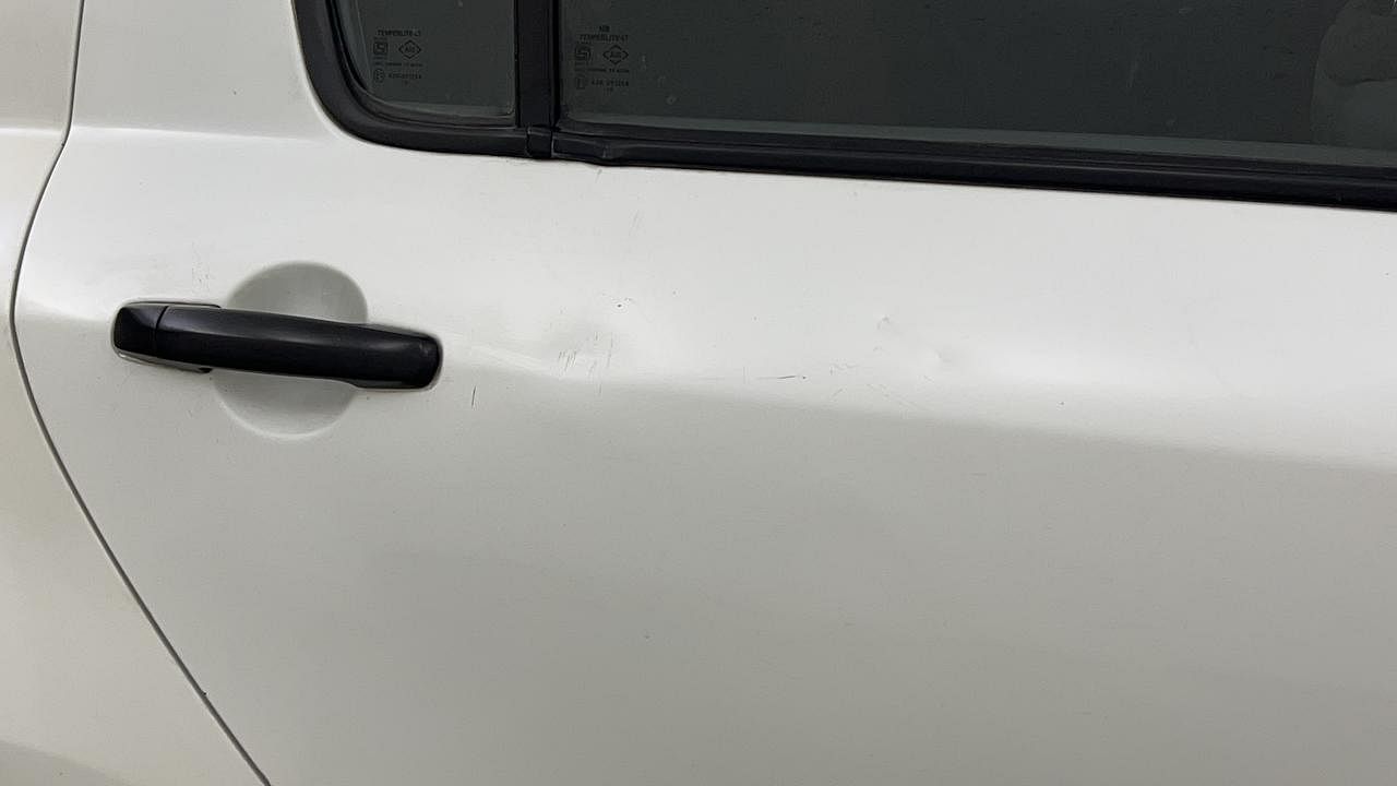 Used 2010 Maruti Suzuki Swift [2007-2011] LXI CNG (Outside Fitted) Petrol+cng Manual dents MINOR SCRATCH