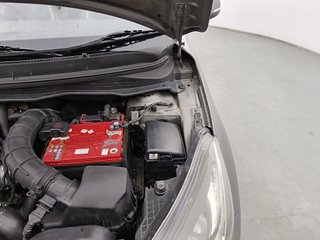 Used 2014 Hyundai i20 [2012-2014] Asta 1.4 CRDI Diesel Manual engine ENGINE LEFT SIDE HINGE & APRON VIEW