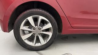 Used 2017 Hyundai Elite i20 [2014-2018] Asta 1.2 Dual Tone Petrol Manual tyres RIGHT REAR TYRE RIM VIEW