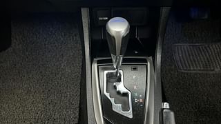 Used 2015 Toyota Corolla Altis [2014-2017] VL AT Petrol Petrol Automatic interior GEAR  KNOB VIEW
