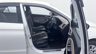 Used 2017 Hyundai Elite i20 [2014-2018] Sportz 1.2 Petrol Manual interior RIGHT SIDE FRONT DOOR CABIN VIEW