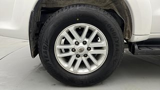 Used 2014 Toyota Fortuner [2012-2016] 3.0 4x2 MT Diesel Manual tyres RIGHT REAR TYRE RIM VIEW