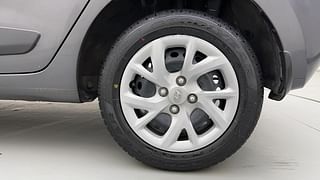 Used 2020 Hyundai Grand i10 [2017-2020] Sportz 1.2 Kappa VTVT Petrol Manual tyres LEFT REAR TYRE RIM VIEW