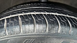 Used 2010 Maruti Suzuki Swift [2007-2011] LXi Petrol Manual tyres RIGHT FRONT TYRE TREAD VIEW