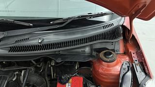 Used 2014 Maruti Suzuki Swift [2011-2017] ZXi Petrol Manual engine ENGINE LEFT SIDE HINGE & APRON VIEW