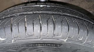 Used 2010 Maruti Suzuki Wagon R 1.0 [2010-2019] LXi Petrol Manual tyres RIGHT FRONT TYRE TREAD VIEW