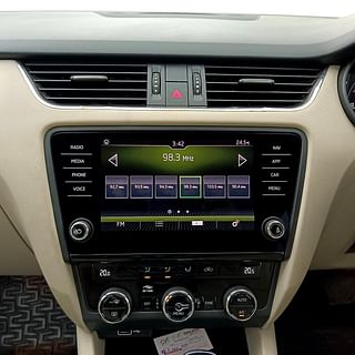 Used 2019 Skoda Octavia [2017-2019] 1.8 TSI AT L K Petrol Automatic interior MUSIC SYSTEM & AC CONTROL VIEW