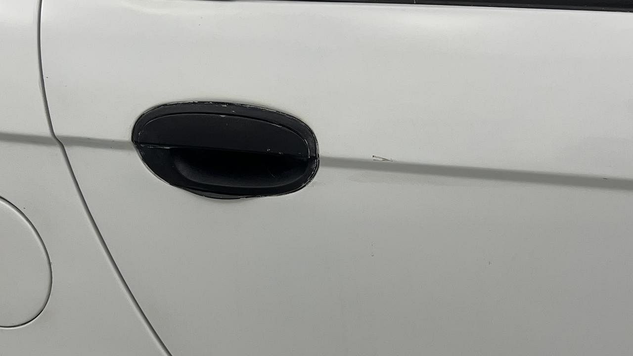 Used 2010 Chevrolet Spark [2007-2012] LS 1.0 Petrol Manual dents MINOR SCRATCH