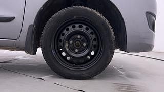 Used 2014 Maruti Suzuki Wagon R 1.0 [2010-2019] VXi Petrol Manual tyres RIGHT FRONT TYRE RIM VIEW