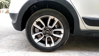 Used 2015 Hyundai i20 Active [2015-2020] 1.2 S Petrol Manual tyres RIGHT REAR TYRE RIM VIEW