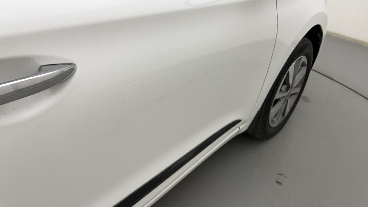Used 2017 Hyundai Elite i20 [2014-2018] Asta 1.2 (O) CNG (Outside Fitted) Petrol+cng Manual dents MINOR SCRATCH