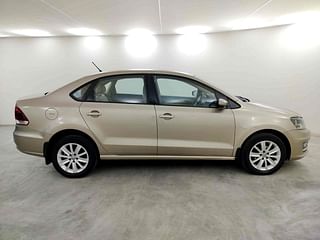 Used 2016 Volkswagen Vento [2015-2019] Highline Diesel AT Diesel Automatic exterior RIGHT SIDE VIEW