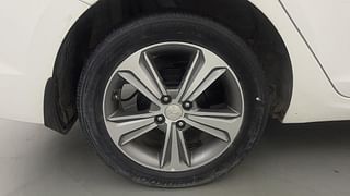 Used 2019 Hyundai Verna [2017-2020] 1.6 VTVT SX Petrol Manual tyres RIGHT REAR TYRE RIM VIEW