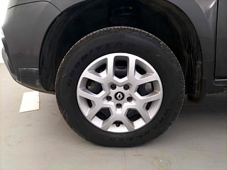 Used 2019 renault Duster 85 PS RXS MT Diesel Manual tyres LEFT FRONT TYRE RIM VIEW