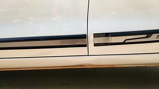 Used 2019 Maruti Suzuki Swift VXI  BSIV Petrol Manual dents MINOR DENT