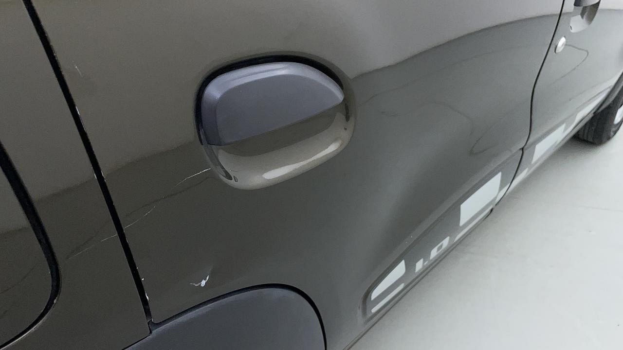 Used 2016 Renault Kwid [2016-2019] 1.0 RXT Petrol Manual dents MINOR SCRATCH