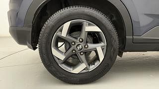 Used 2019 Hyundai Venue [2019-2022] SX Plus 1.0 Turbo DCT Petrol Automatic tyres RIGHT REAR TYRE RIM VIEW