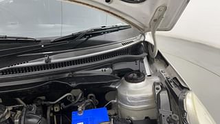 Used 2011 Maruti Suzuki Swift [2011-2017] VXi Petrol Manual engine ENGINE LEFT SIDE HINGE & APRON VIEW